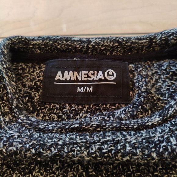 Amnesia Medium Gray Sweater for Fall Unisex Sized Medium - Picture 11 of 12